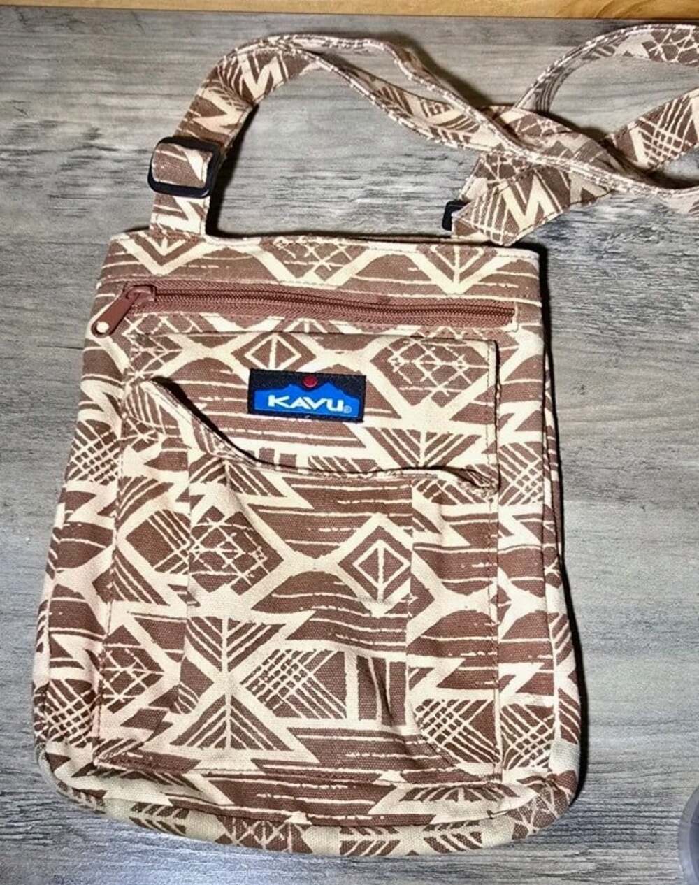 KAVU Brown/Beige Geometric Small Crossbody Bag Zipper/Snap Adjustable Strap